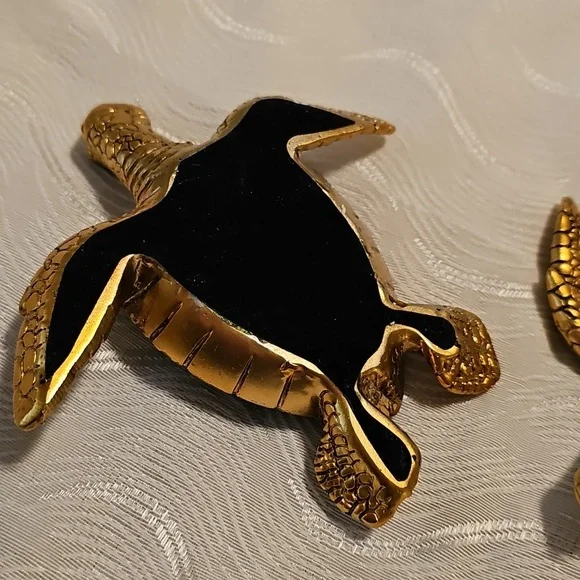 Turtil Pair Resein Cast With Crystal Accents - Picture 4 of 8